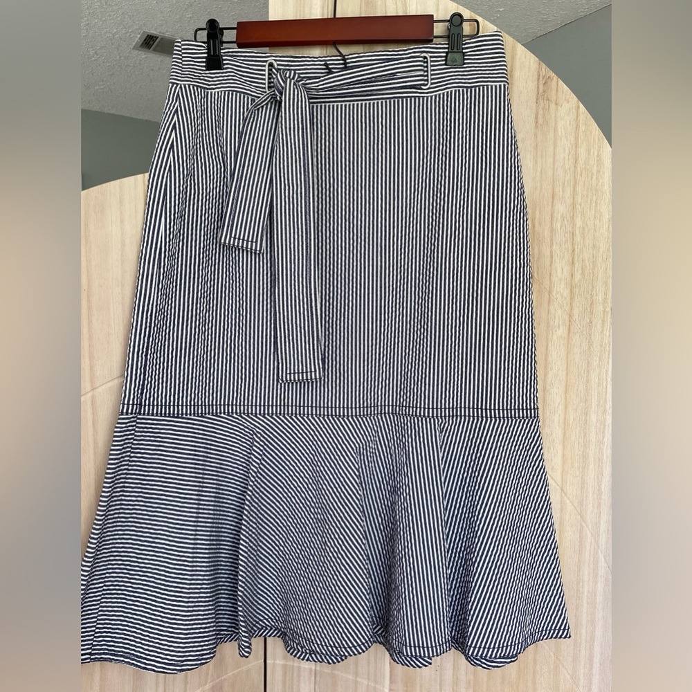 Ann Taylor Seersucker Skirt Size 6! worn Once!